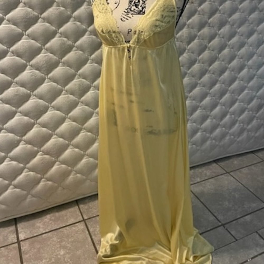 Pretty Yellow Long Nightgown